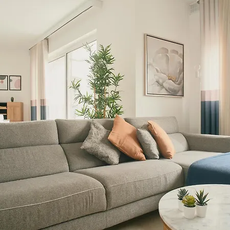 Apartment Garden Place By Shmoo